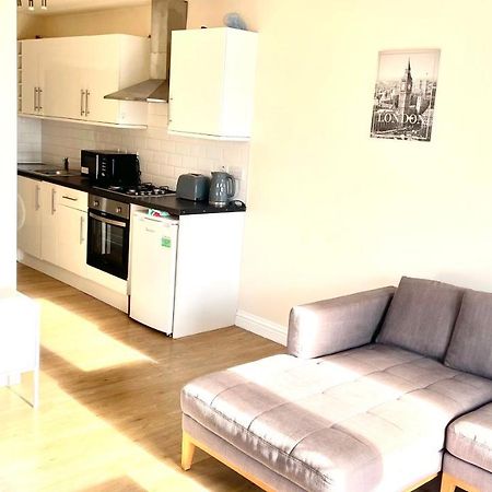 Holiday Flat In Central Slough Near To London Heathrow And Windsor With Free Car Park Exterior photo
